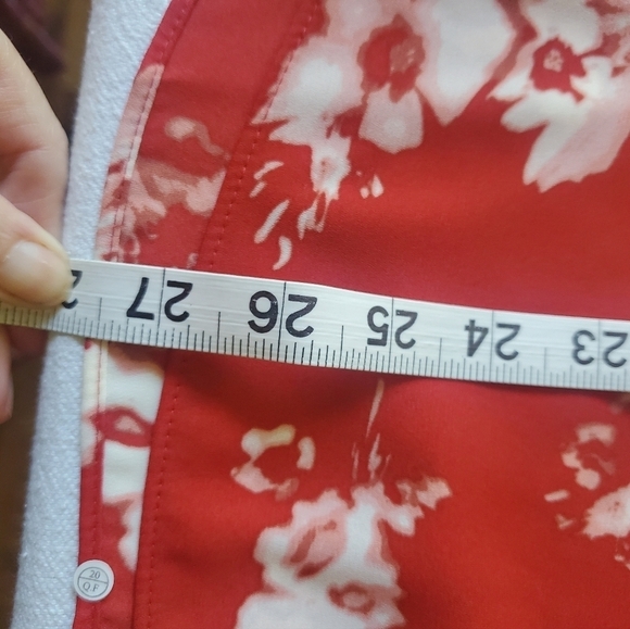 Simply Vera Vera Wang Yoke Front Shell Sleeveless Red & White Floral Sz L Tunic - Picture 2 of 11